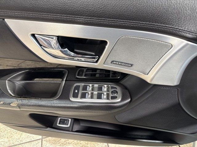 2015 Jaguar XF 4dr Sedan V6 Sport RWD - 22945836 - 20