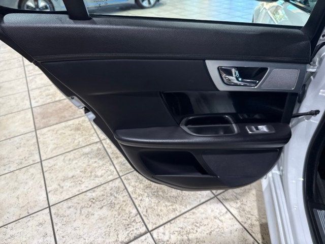 2015 Jaguar XF 4dr Sedan V6 Sport RWD - 22945836 - 22