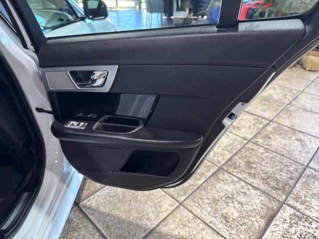 2015 Jaguar XF 4dr Sedan V6 Sport RWD - 22945836 - 24