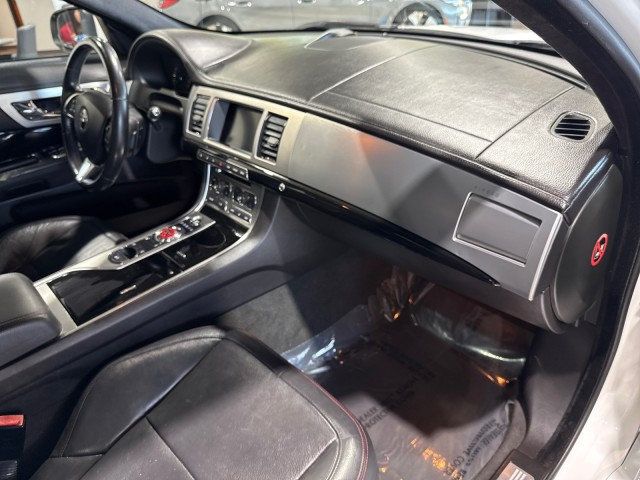 2015 Jaguar XF 4dr Sedan V6 Sport RWD - 22945836 - 25