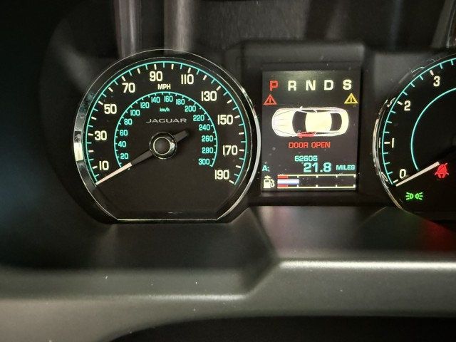 2015 Jaguar XF 4dr Sedan V6 Sport RWD - 22945836 - 30