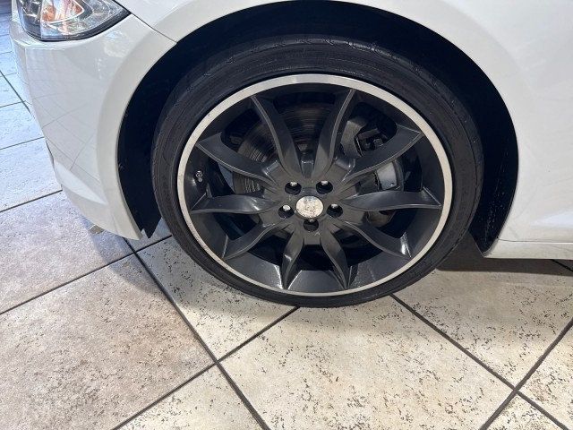 2015 Jaguar XF 4dr Sedan V6 Sport RWD - 22945836 - 6