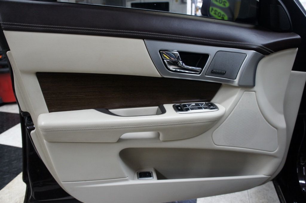 2015 Jaguar XF Portfolio V6 AWD! Stunning! Classy! - 22401866 - 13