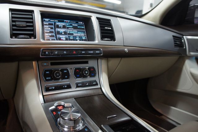 2015 Jaguar XF Portfolio V6 AWD! Stunning! Classy! - 22401866 - 20