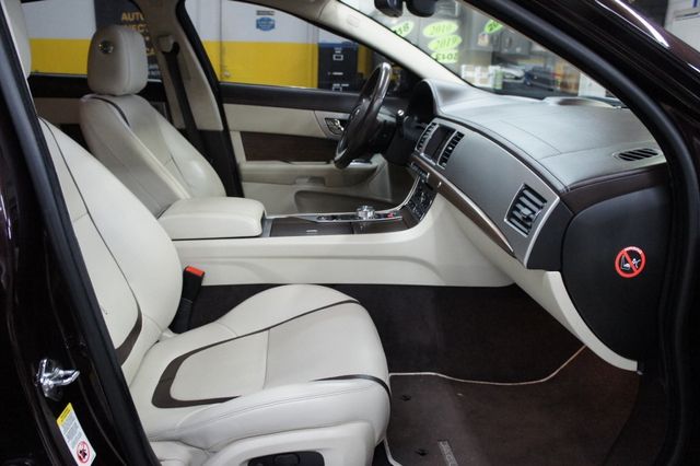 2015 Jaguar XF Portfolio V6 AWD! Stunning! Classy! - 22401866 - 28