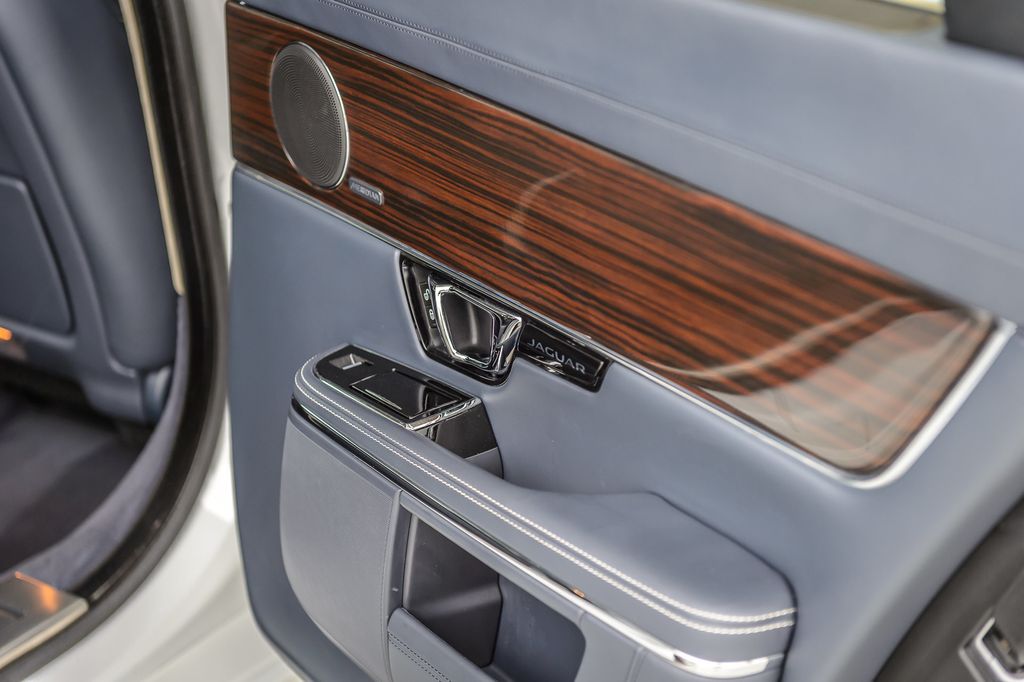 2015 Jaguar XJ XJL PORTFOLIO - NAV - PANO ROOF - BLUETOOTH - GORGEOUS - 22994328 - 57
