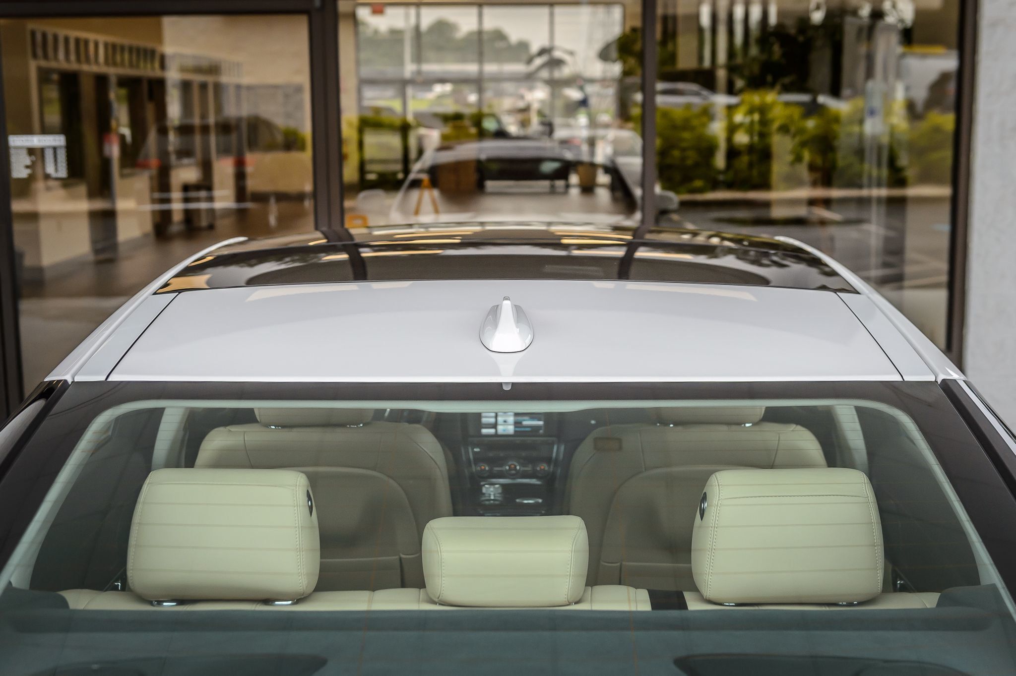 2015 Jaguar XJ photo 7