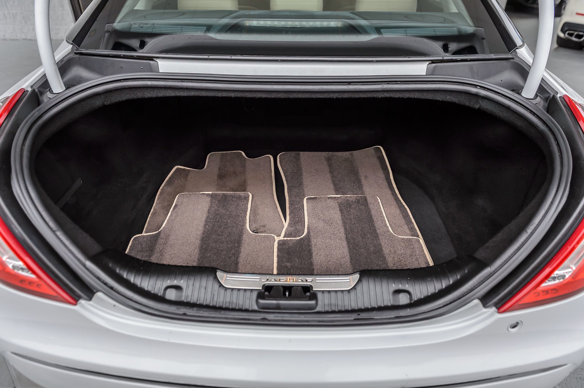 2015 Jaguar XJ photo 8