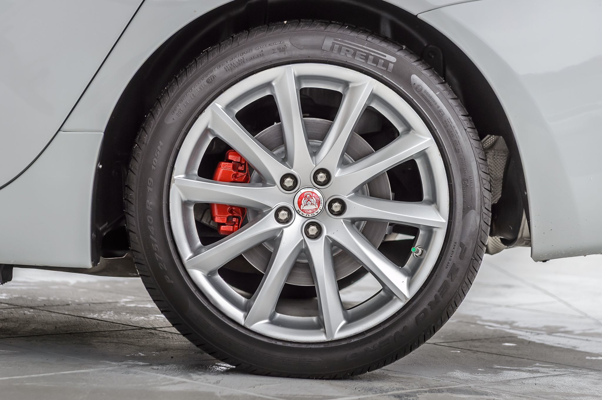 2015 Jaguar XJ photo 11