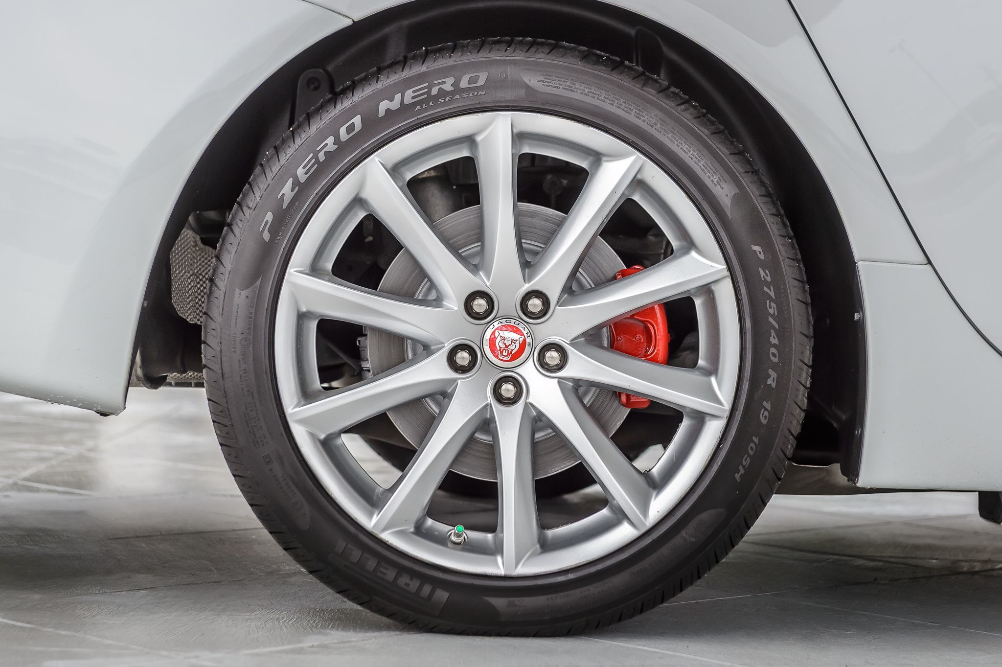 2015 Jaguar XJ photo 12