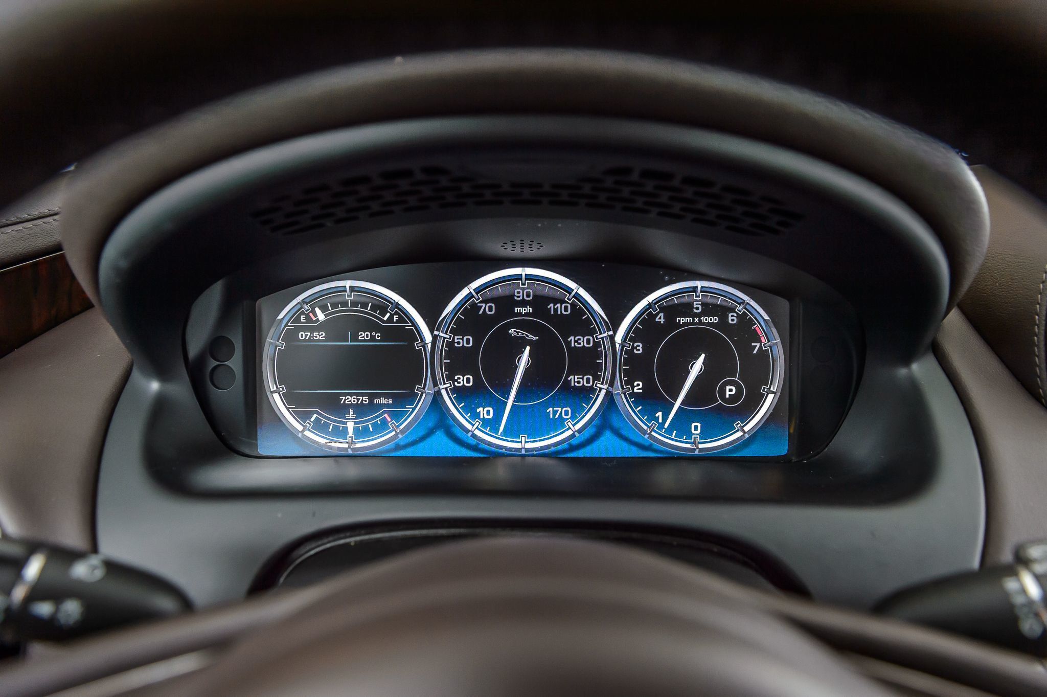 2015 Jaguar XJ photo 15