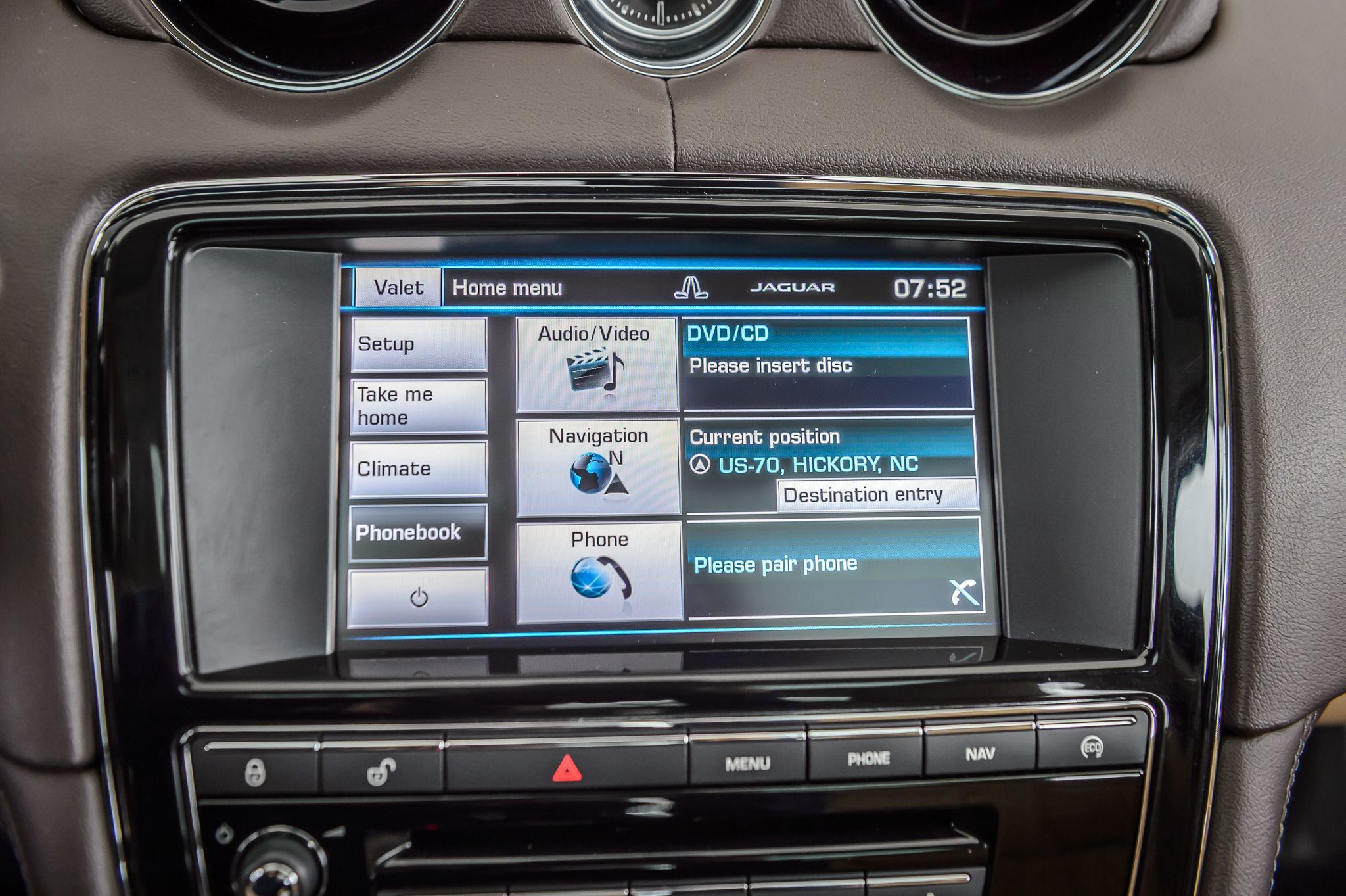 2015 Jaguar XJ photo 16