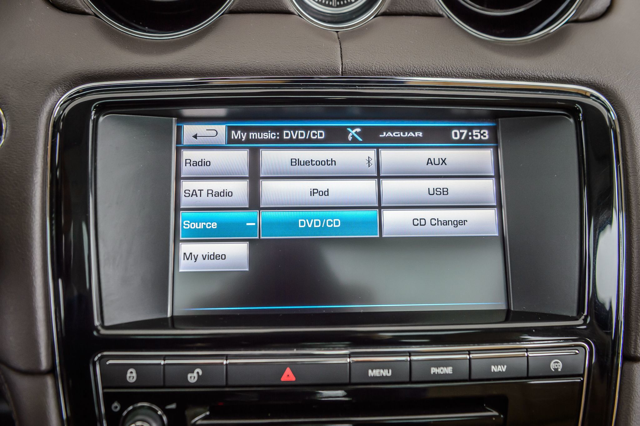 2015 Jaguar XJ photo 17
