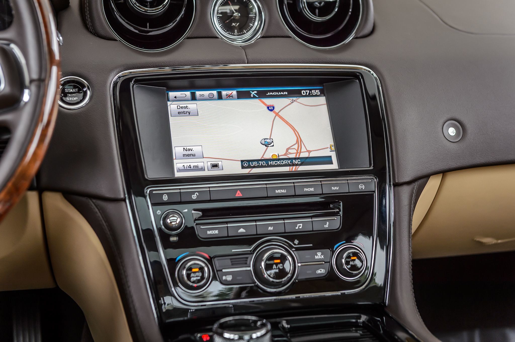 2015 Jaguar XJ photo 26