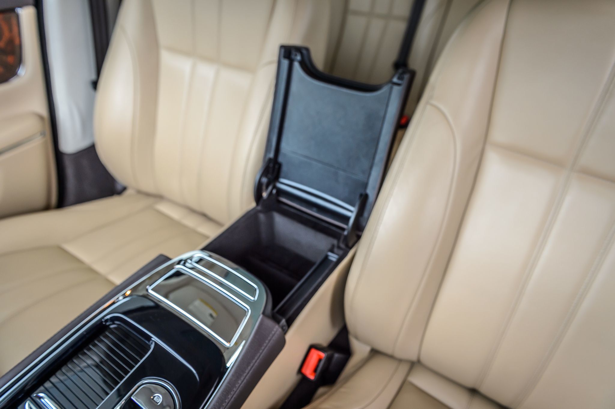 2015 Jaguar XJ photo 29