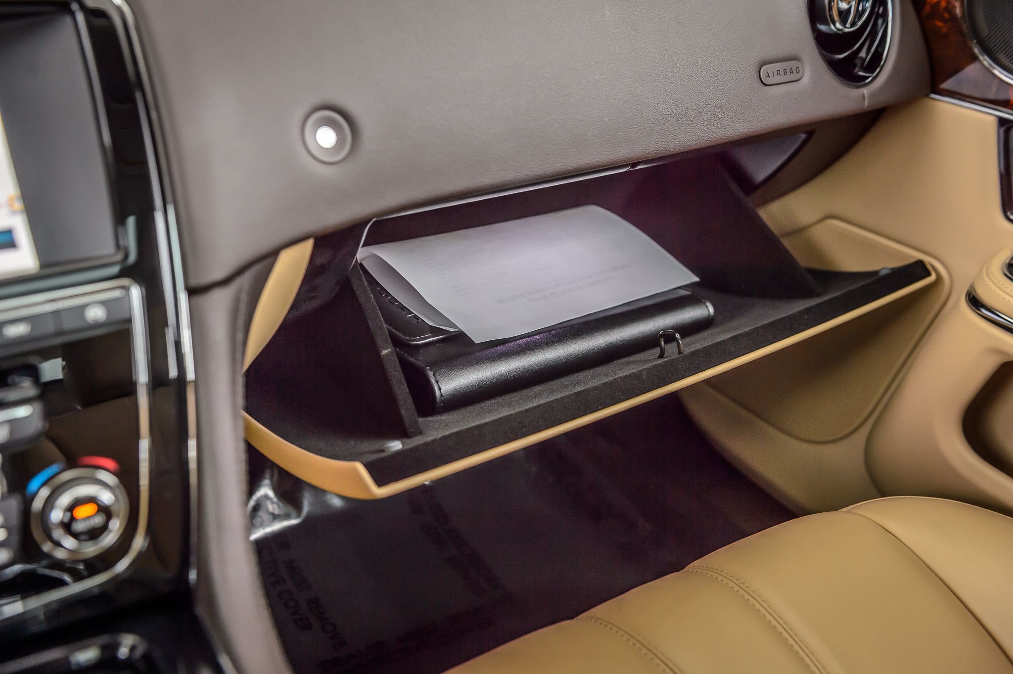 2015 Jaguar XJ photo 30