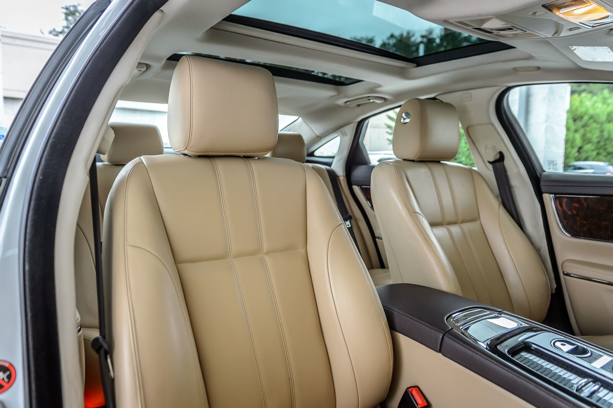 2015 Jaguar XJ photo 31