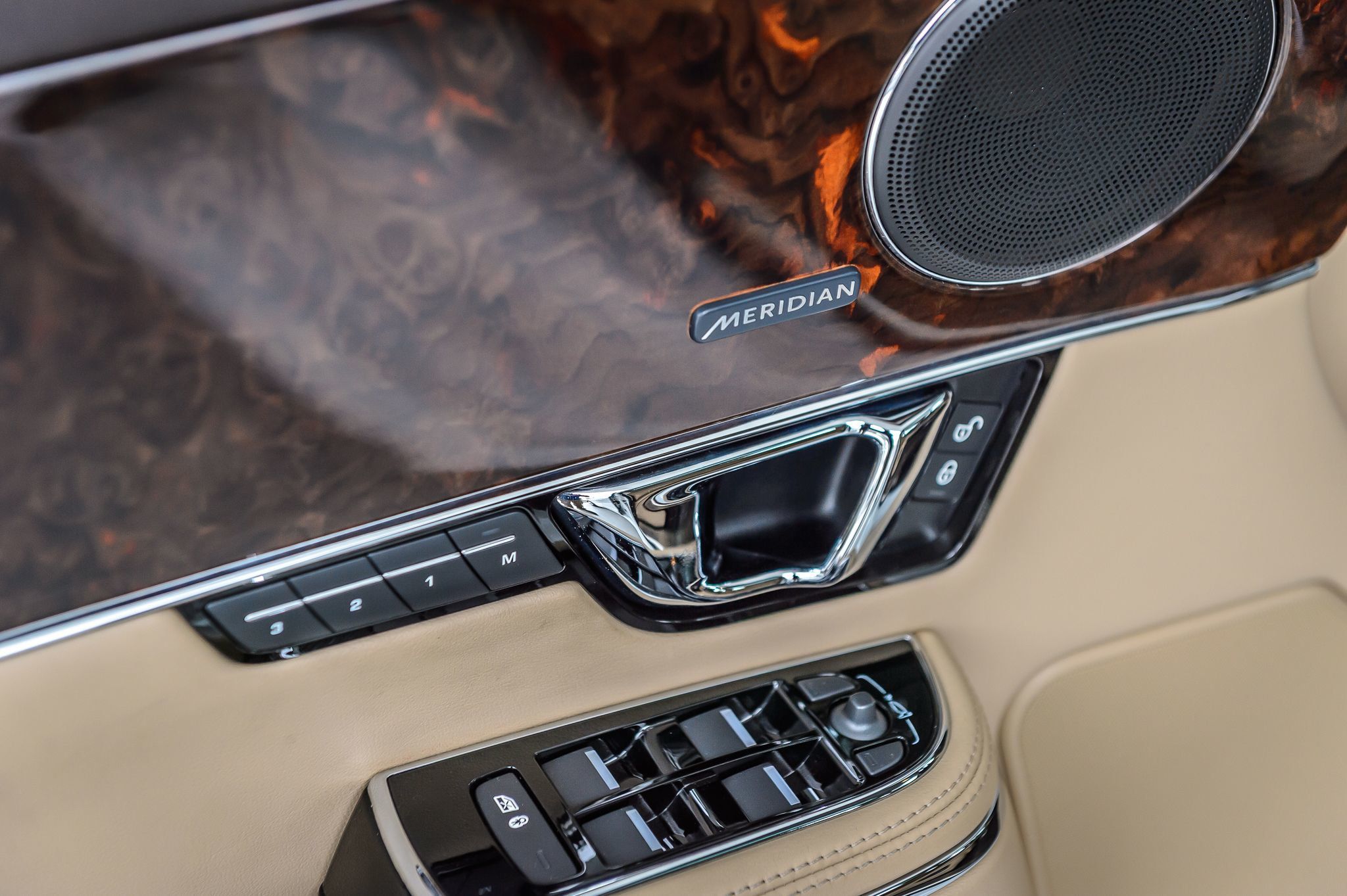 2015 Jaguar XJ photo 43