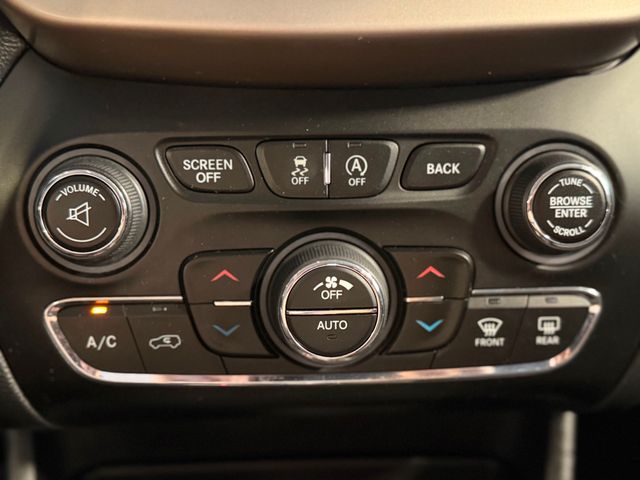2015 Jeep Cherokee 4WD 4dr Latitude - 23058339 - 32