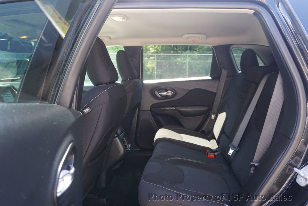 2015 Jeep Cherokee 4WD 4dr Latitude - 23070435 - 10