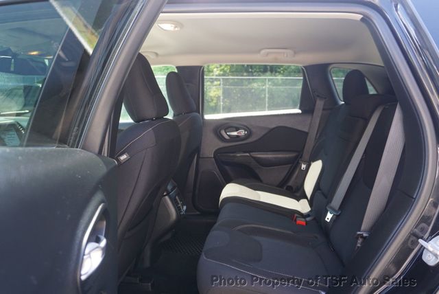 2015 Jeep Cherokee 4WD 4dr Latitude - 23070435 - 10