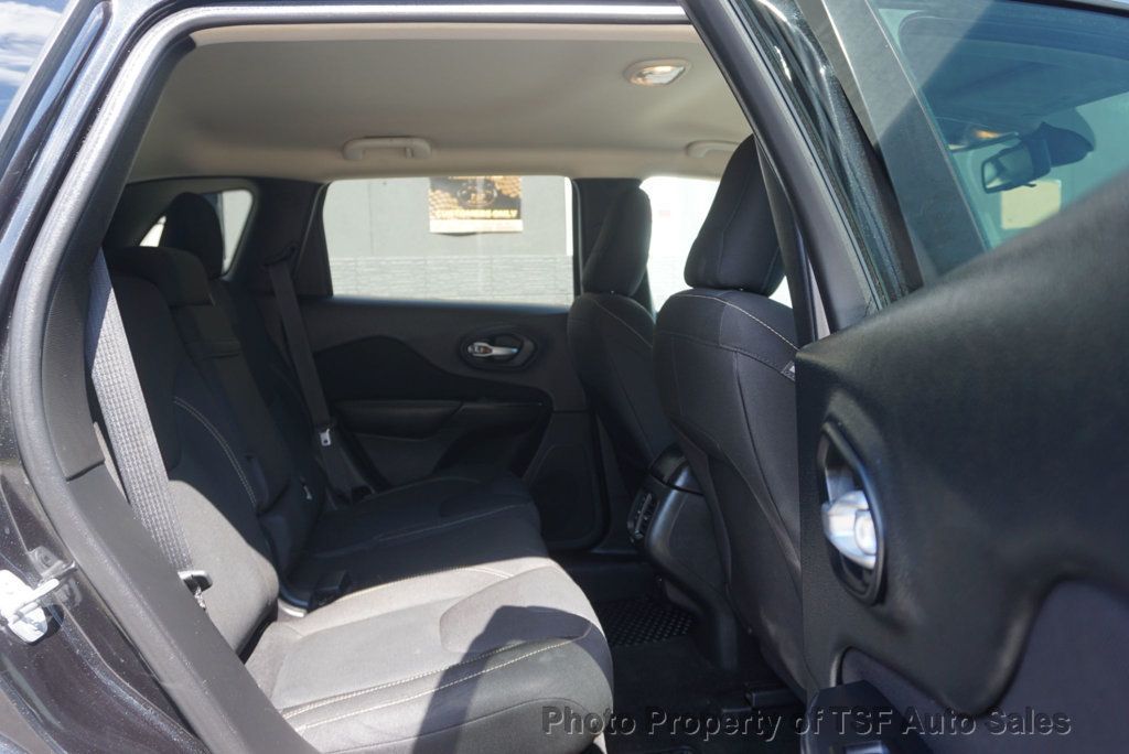 2015 Jeep Cherokee 4WD 4dr Latitude - 23070435 - 11