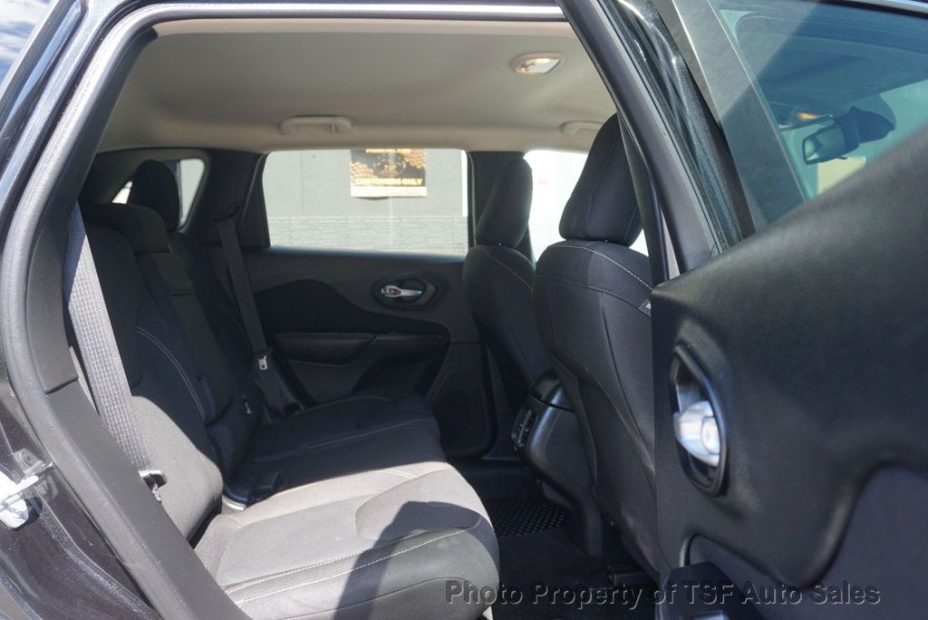 2015 Jeep Cherokee 4WD 4dr Latitude - 23070435 - 12