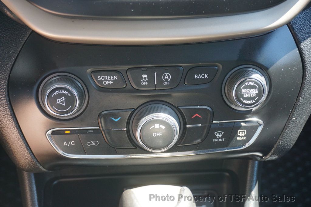 2015 Jeep Cherokee 4WD 4dr Latitude - 23070435 - 19