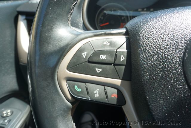2015 Jeep Cherokee 4WD 4dr Latitude - 23070435 - 22