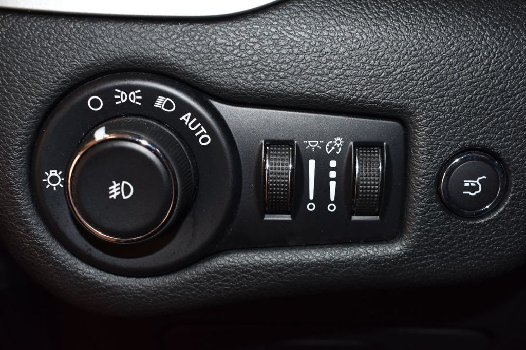 2015 Jeep Cherokee 4WD 4dr Trailhawk - 21979672 - 14