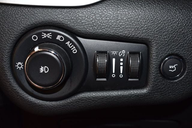 2015 Jeep Cherokee 4WD 4dr Trailhawk - 21979672 - 14