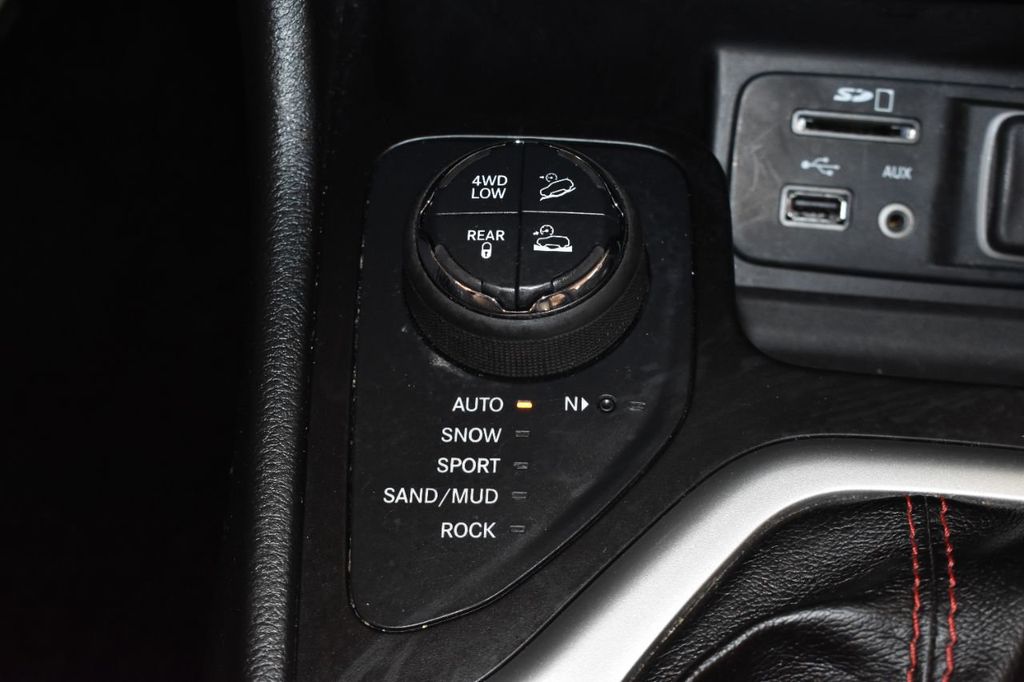 2015 Jeep Cherokee 4WD 4dr Trailhawk - 21979672 - 24