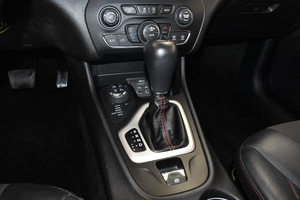 2015 Jeep Cherokee 4WD 4dr Trailhawk - 21979672 - 25