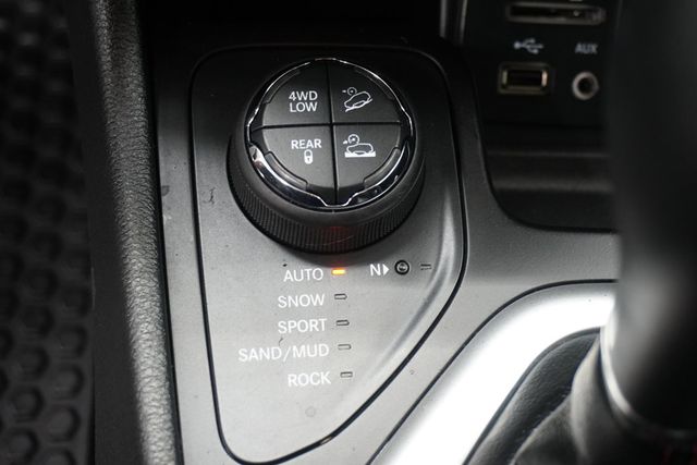 2015 Jeep Cherokee 4WD 4dr Trailhawk - 23039892 - 19