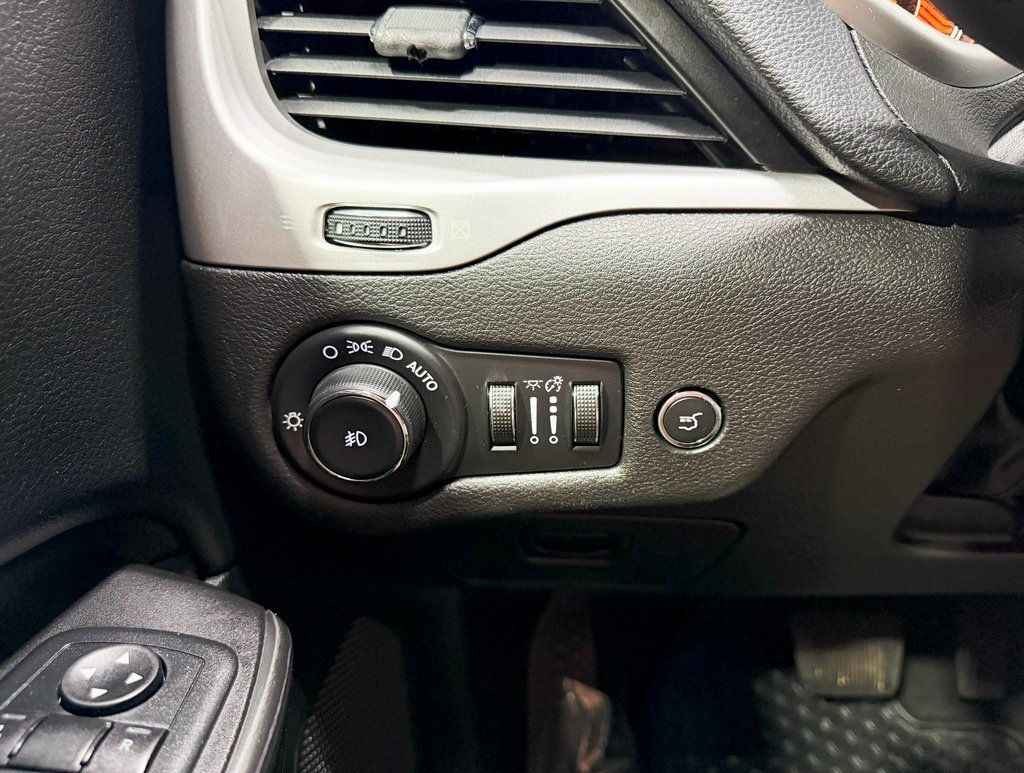 2015 Jeep Cherokee 4WD 4dr Trailhawk - 22907142 - 12