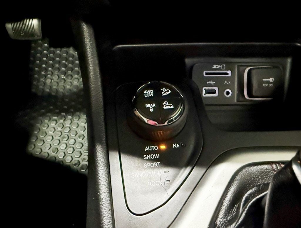 2015 Jeep Cherokee 4WD 4dr Trailhawk - 22907142 - 21