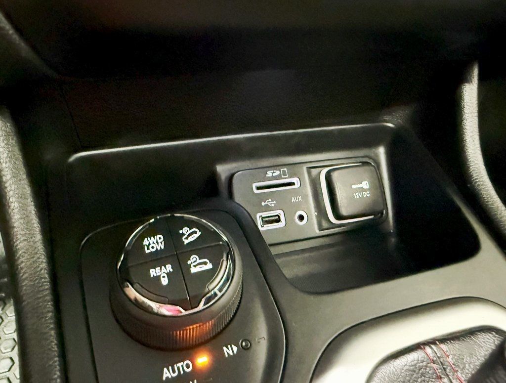 2015 Jeep Cherokee 4WD 4dr Trailhawk - 22907142 - 22