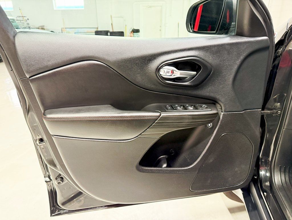 2015 Jeep Cherokee 4WD 4dr Trailhawk - 22907142 - 31