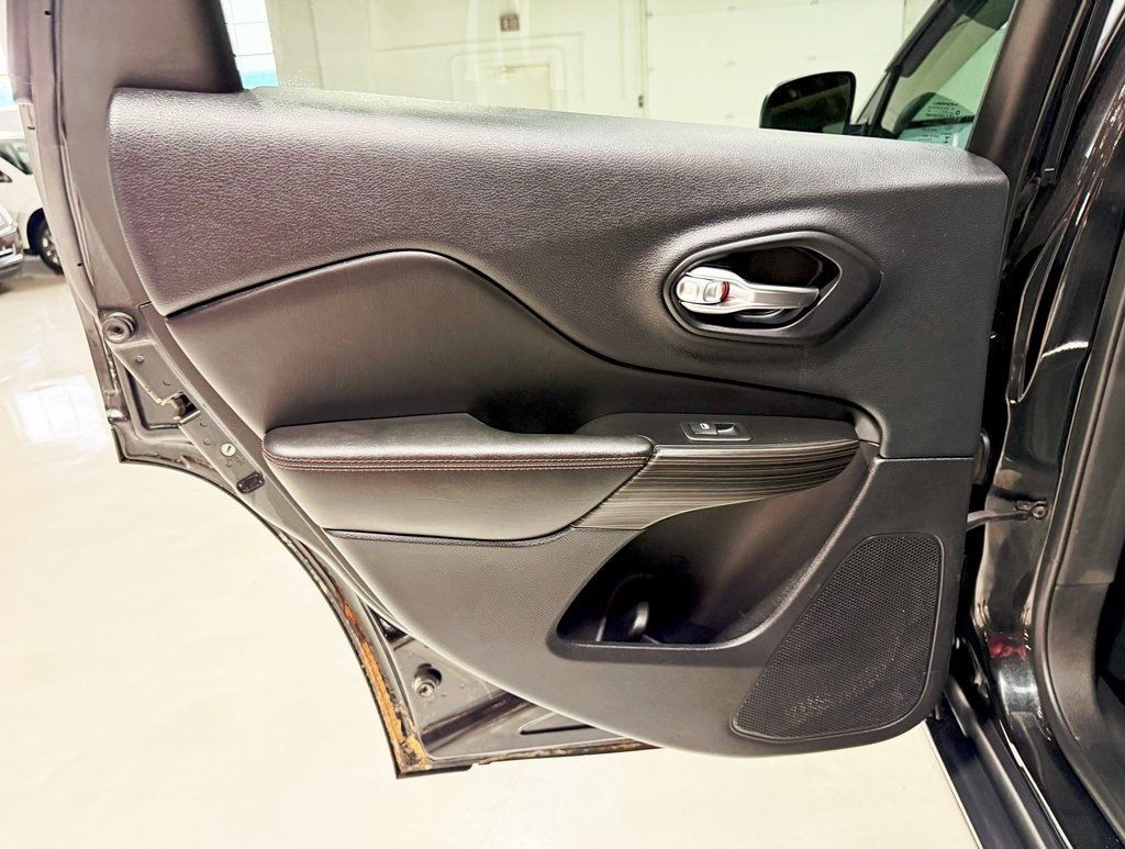 2015 Jeep Cherokee 4WD 4dr Trailhawk - 22907142 - 37