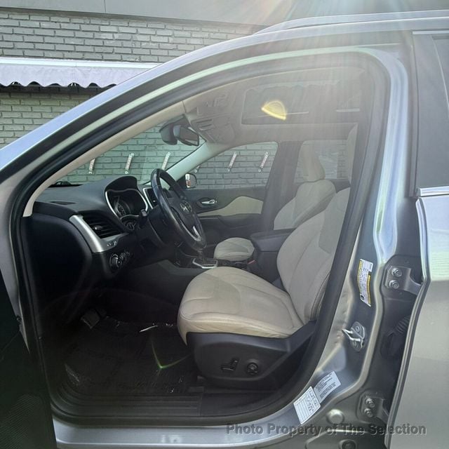 2015 Jeep Cherokee CHEROKEE LATITUDE W/PANO ROOF & COMFORT PKG - 22990666 - 19