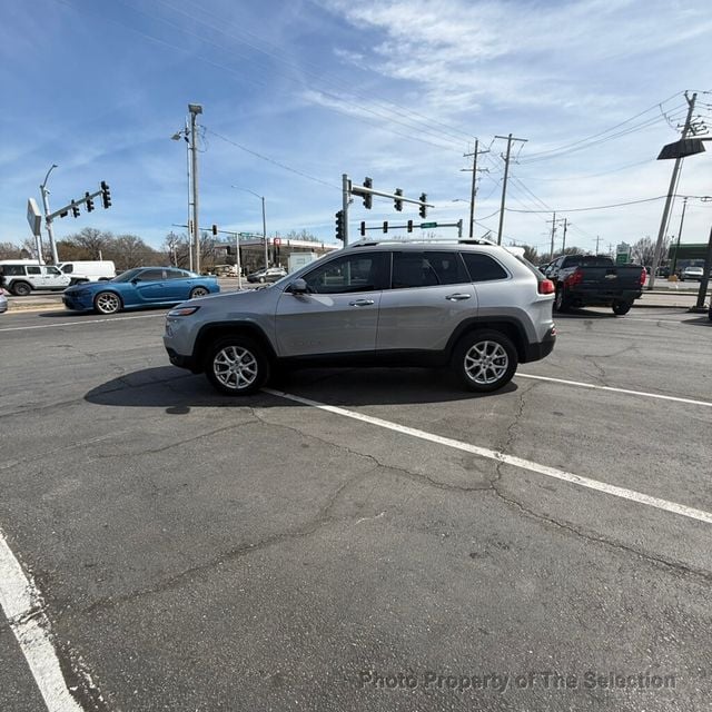 2015 Jeep Cherokee CHEROKEE LATITUDE W/PANO ROOF & COMFORT PKG - 22990666 - 7