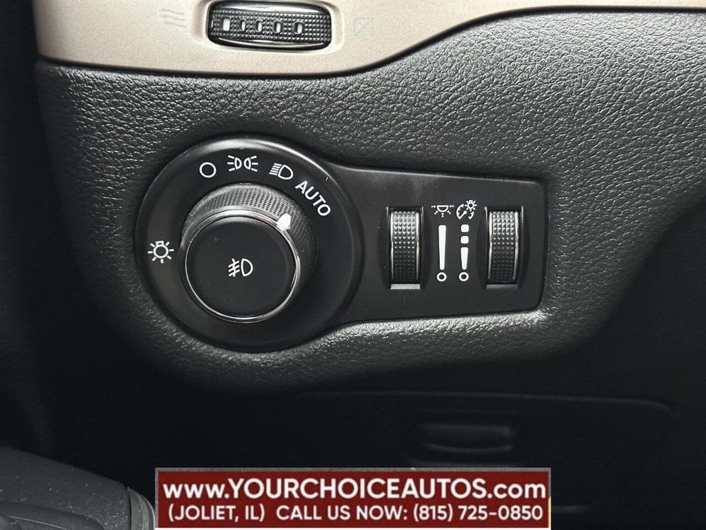 2015 Jeep Cherokee Latitude 4x4 4dr SUV - 22856035 - 34