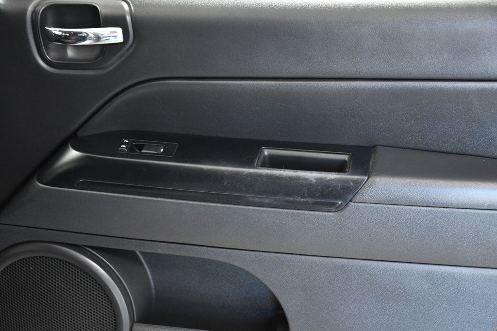 2015 Jeep Compass 4WD 4dr Sport - 23004883 - 17