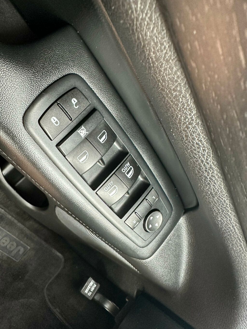 2015 Jeep Grand Cherokee Laredo photo 17