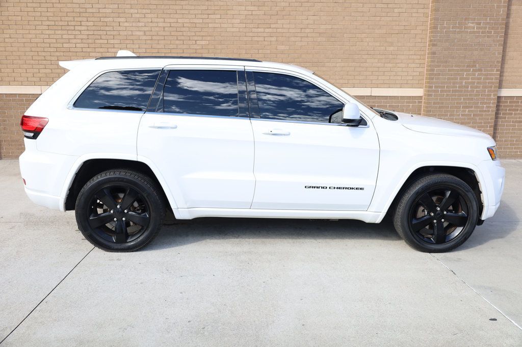 2015 Jeep Grand Cherokee Laredo Altitude photo 4