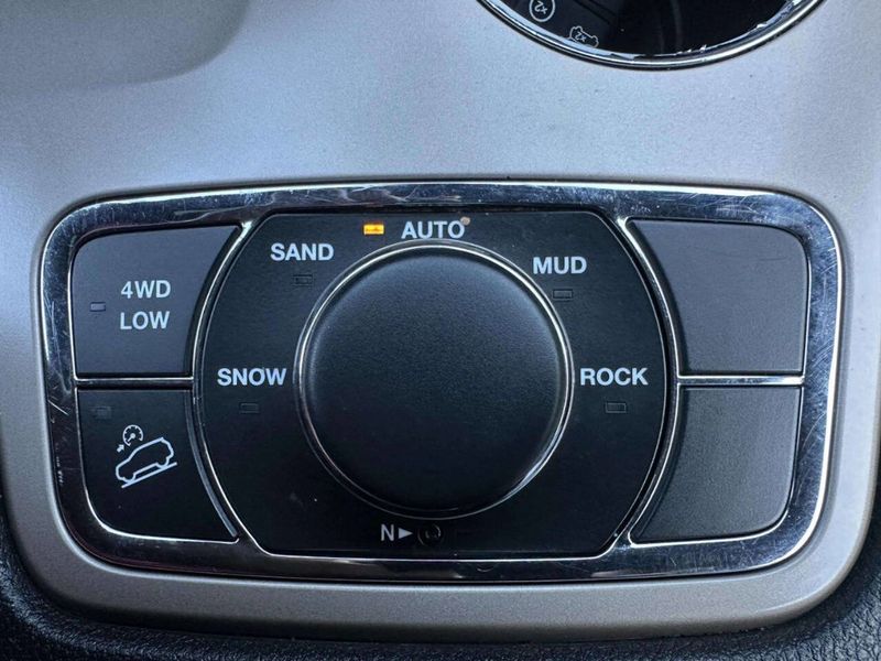 2015 Jeep Grand Cherokee 4WD 4dr Limited - 23036129 - 31