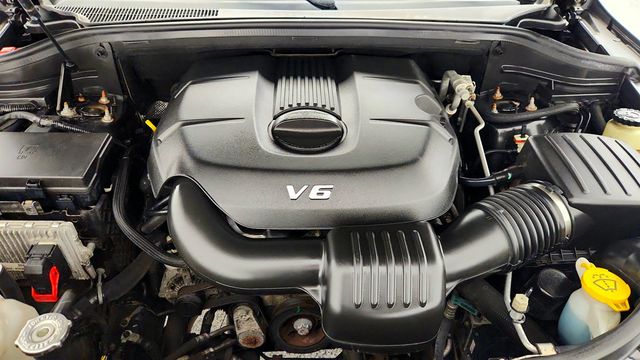 2015 Jeep Grand Cherokee 4WD 4dr Limited w/ Panoramic Sunroof, Leather & 8.4'' Touch Nav - 22998224 - 28