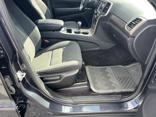 2015 Jeep Grand Cherokee Fuel Efficient Jeep Grand Cherokee Laredo 4x4 - 23070425 - 24