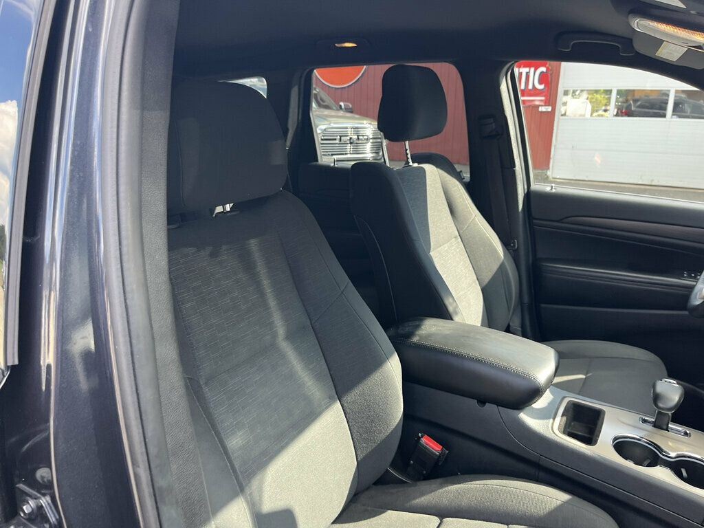 2015 Jeep Grand Cherokee Fuel Efficient Jeep Grand Cherokee Laredo 4x4 - 23070425 - 25