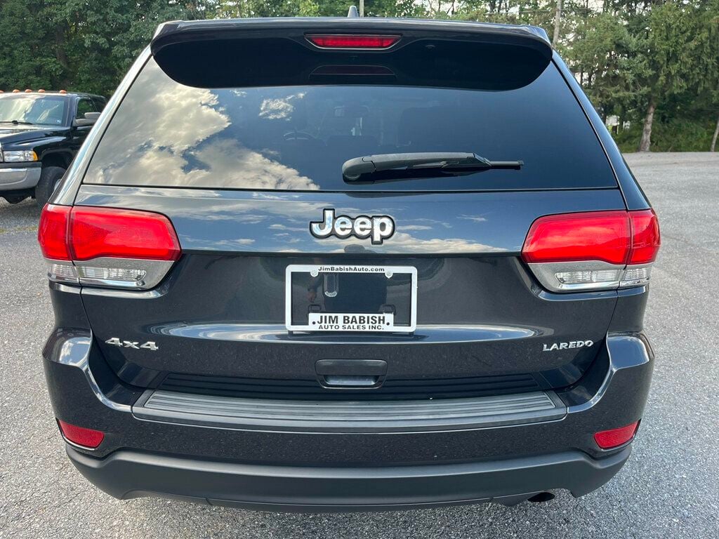 2015 Jeep Grand Cherokee Fuel Efficient Jeep Grand Cherokee Laredo 4x4 - 23070425 - 3